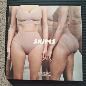 NIB Skims Seamless Sculpt High Waist Thong Shaper